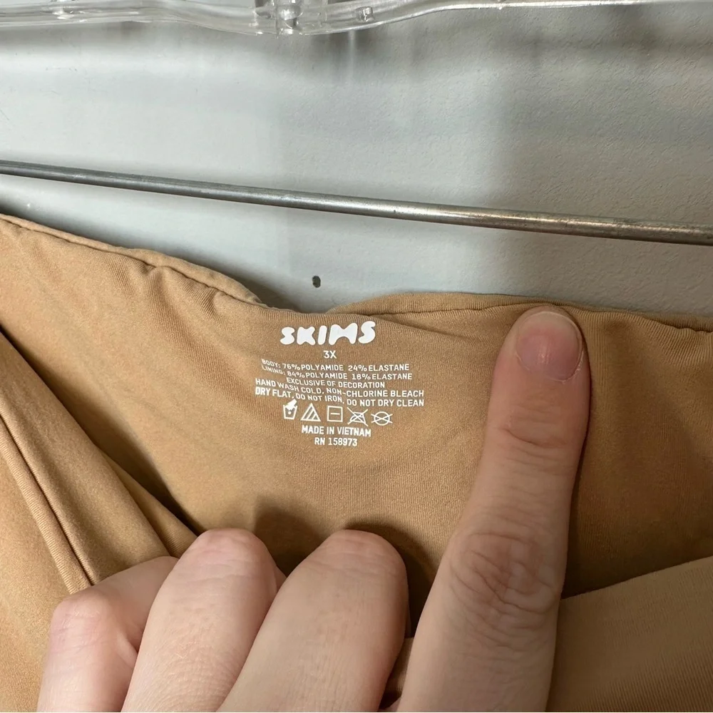 Skims Fits Everybody Bandeau Bra in Clay